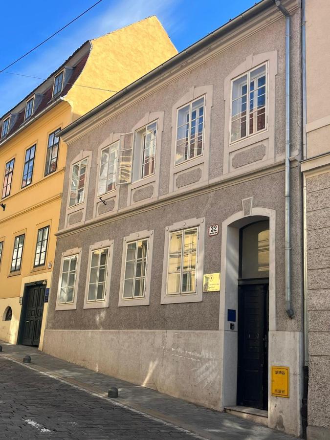Art / Peaceful / Historical City Center Apartment Zagreb Exterior photo